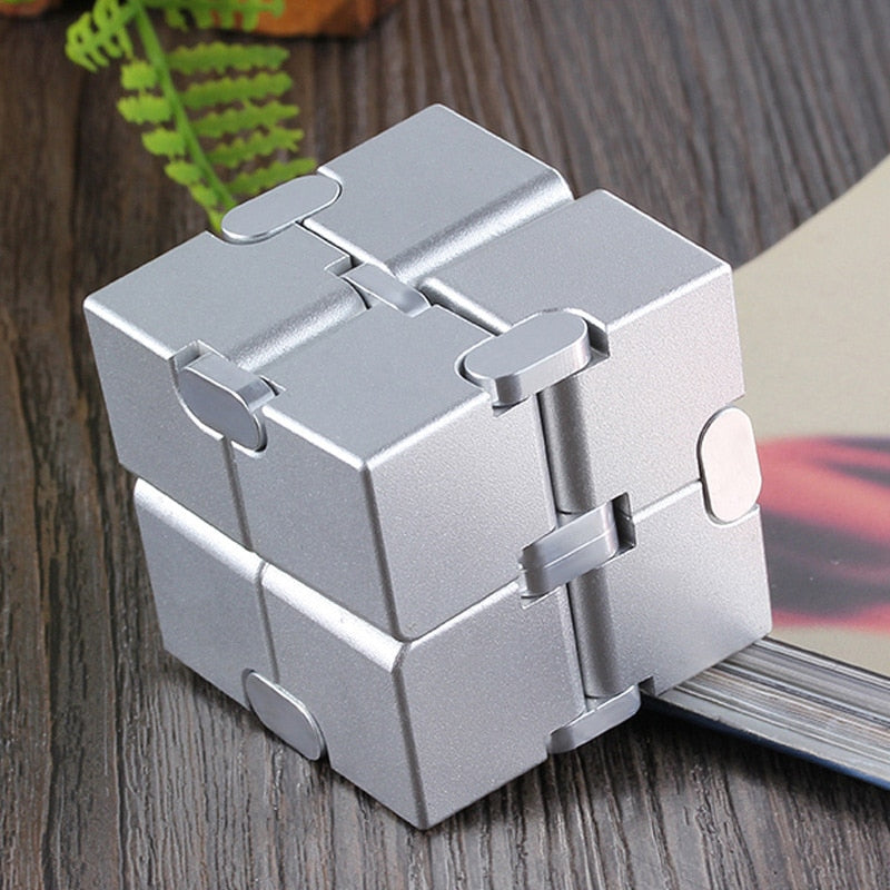 Cube Infini Aluminium : Jouet Anti-Stress Élite