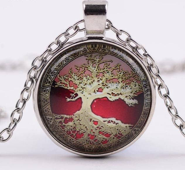 Collier Arbre de Vie Rouge : Éclat de Nature, Élégance Intemporelle