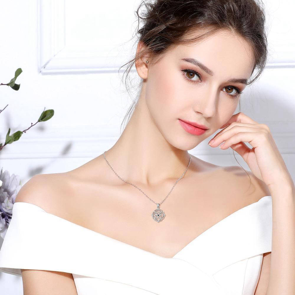 Collier Arbre de Vie Lotus : Élégance Naturelle, Énergie Spirituelle Sublime