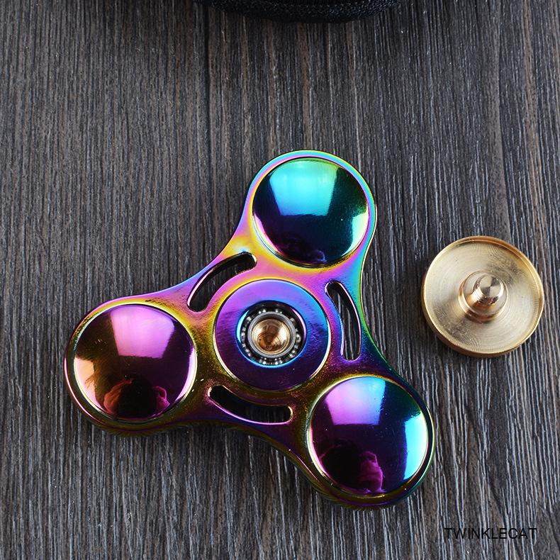 Hand Spinner Arc-en-Ciel : Éveillez vos sens avec style et sérénité !