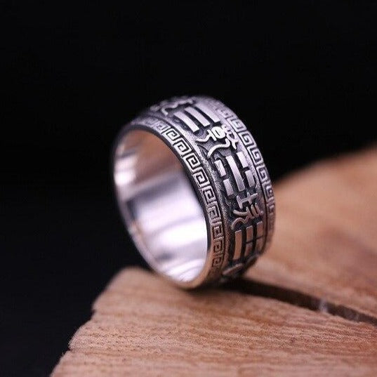Bague Anti-Stress Argent: Équilibre et Sérénité au Bout des Doigts