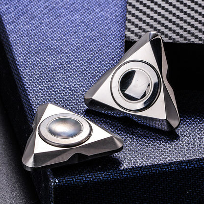 Hand Spinner Pro : Maîtrisez l'Art du Spin avec Précision et Style