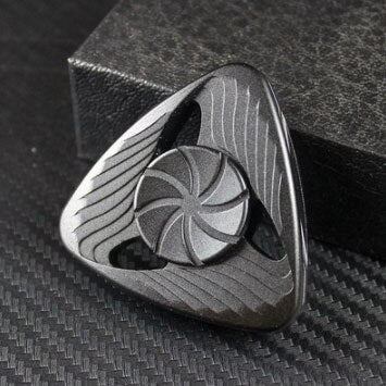 Hand Spinner Noir Aluminium : Élégance et Relaxation Au Bout Des Doigts !