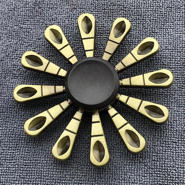 Hand Spinner Anti-Stress Doré 12 Branches : Boostez votre concentration avec élégance et fluidité